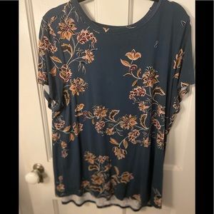 Maurices women’s size 1X Blue Floral Tee.